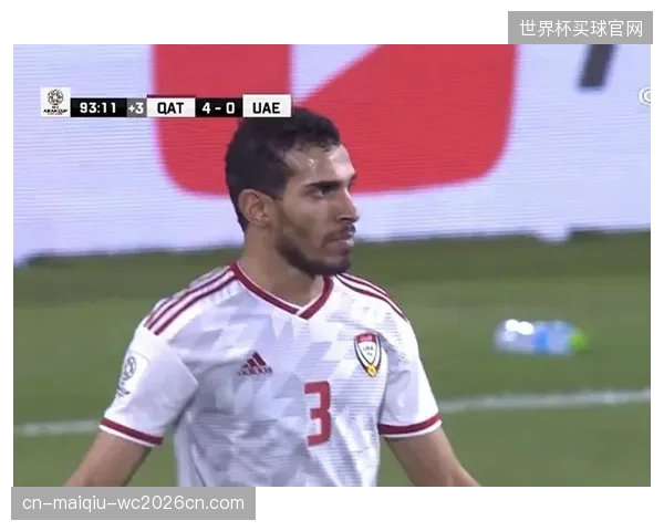 FIFA禁止自带水瓶的新规引发热议，高温下球员与球迷补水问题需保障。